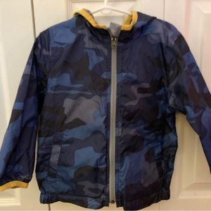 Gap reversible windbreaker